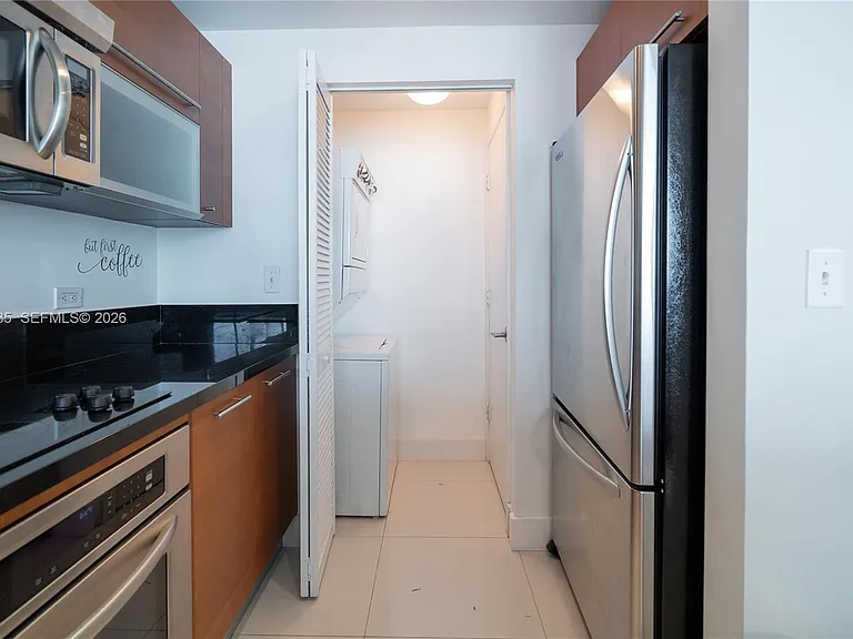 253 NE 2nd St #2107 — Photo 5