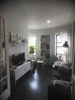 Rented by City Prime Commercial Realty  | media 14