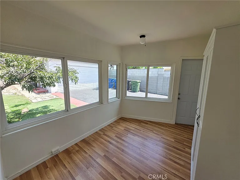 8834 Stansbury Ave — Photo 14