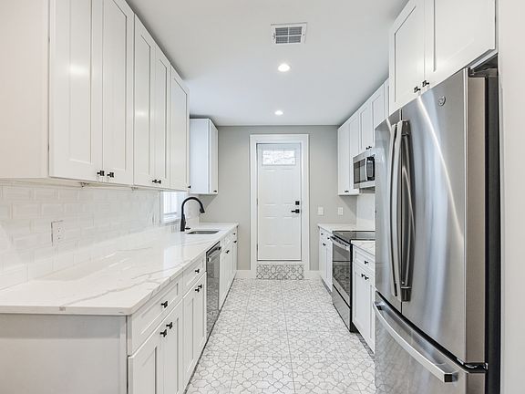 4th image of 2635 E Allegheny Ave #1