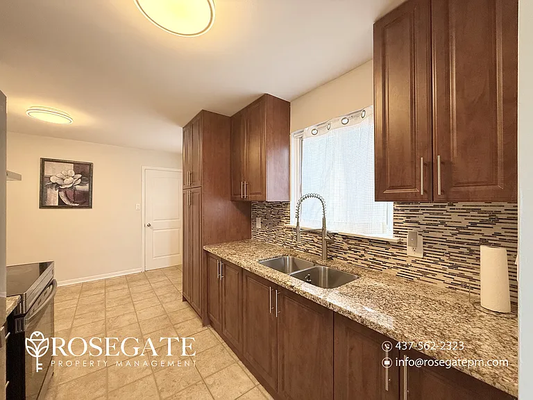 7 Gemshaw Cres #1 — Photo 3