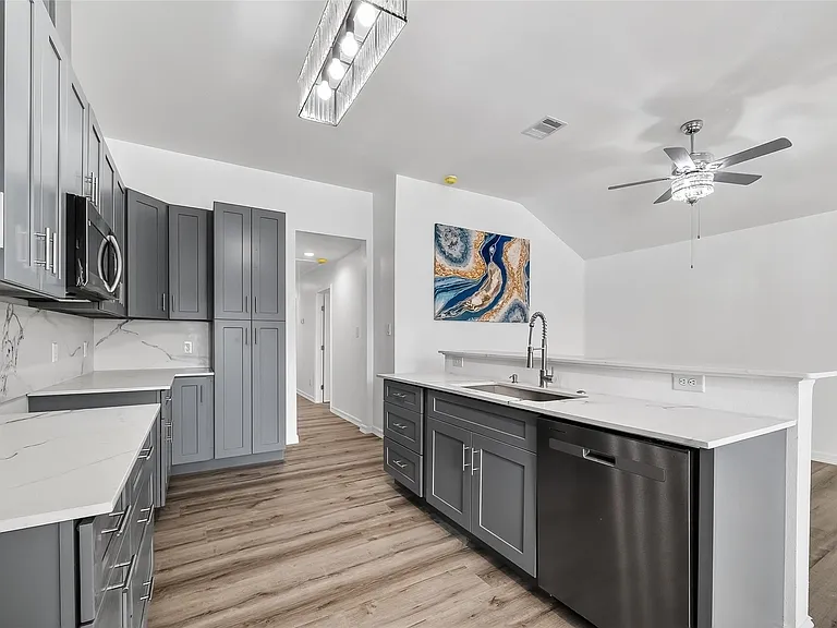 7725 Hoffman St #B — Photo 10