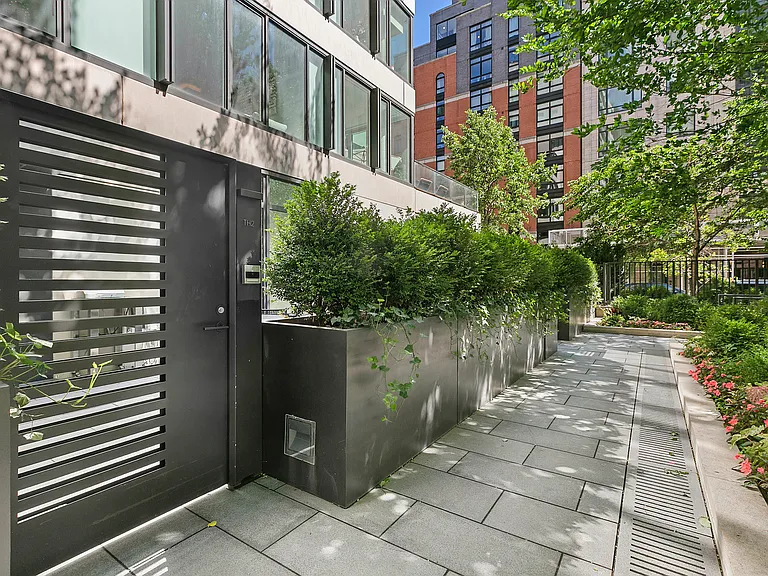 450 Washington St #Townhouse 2 — Photo 3