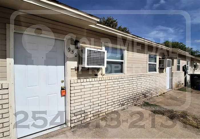 930 J R Ct — Photo 1