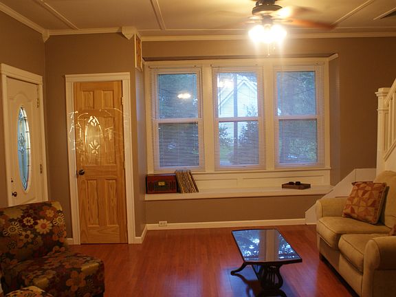 Living room w/ window seat
