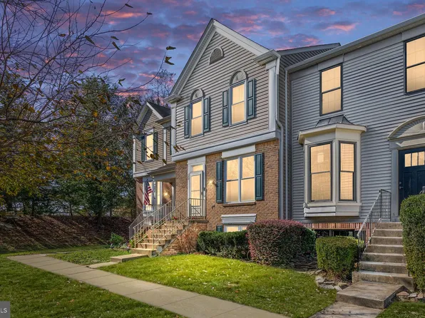 308 Falkirk Ct, Fredericksburg, VA 22406