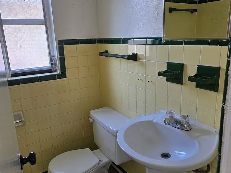 2109 S Mills Ave — Photo 11
