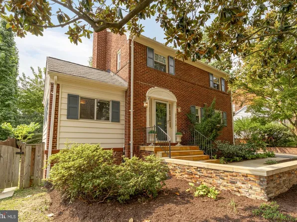 2712 S June St, Arlington, VA 22202
