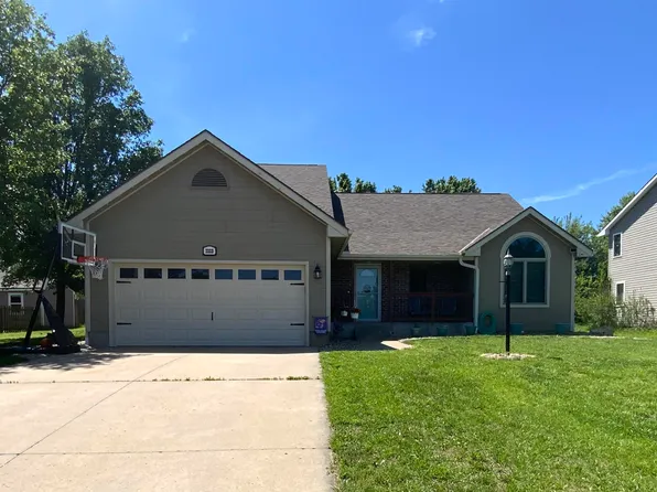 2223 SW Pondview Dr, Topeka, KS 66614