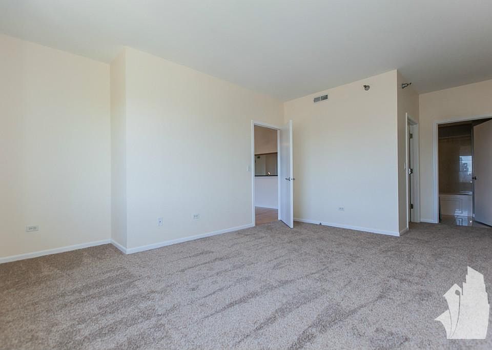 1st image of 100 N Hermitage Ave Unit 713