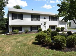 606 Commonwealth Ave, Warwick, RI 02886