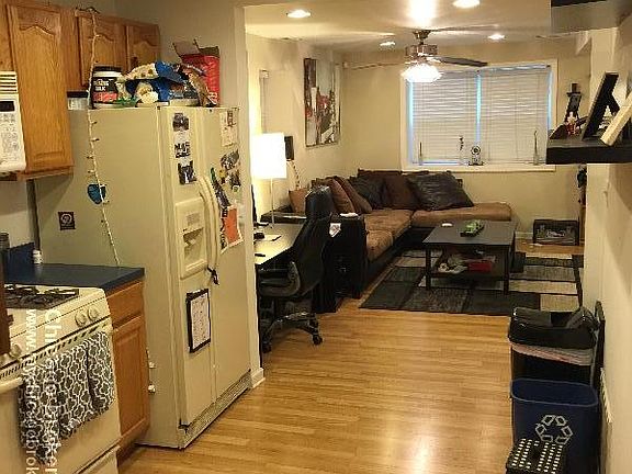 3rd image of 2043 N Wolcott Ave APT 1F