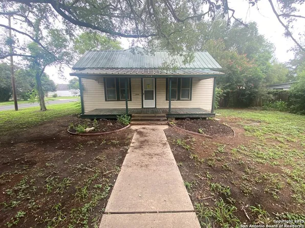 1110 North Tyler St, Beeville 78102