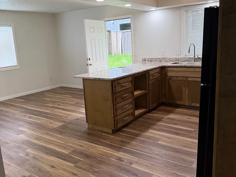 11407 SW 35th Ave — Photo 36
