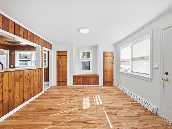 5th image of 703 Horseblock Road