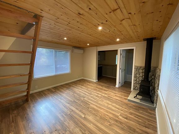 5th image of 54760 Fern Dr #B