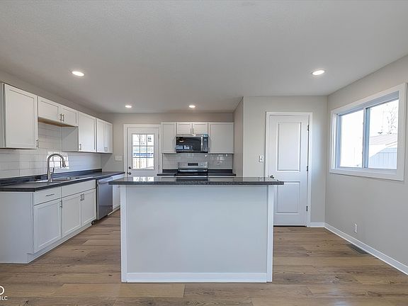 5th image of 1511 Southside Dr