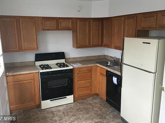 2nd image of 118 Hollywood Dr