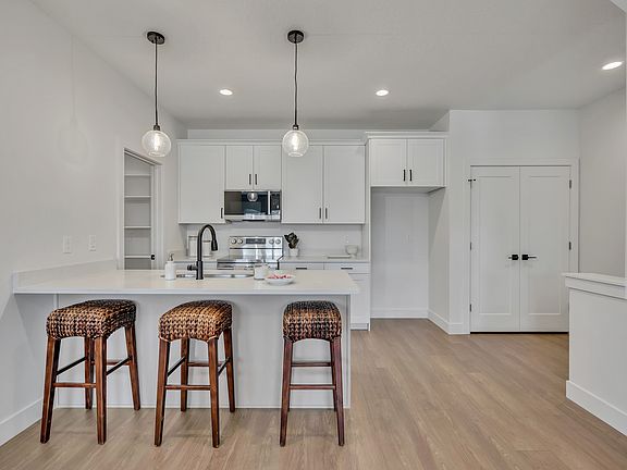 4th image of 330 E 7635 S