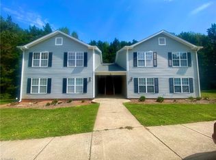 21 Meadowood Glen Way APT D, Greensboro, NC 27409