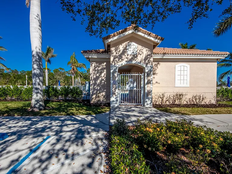 Blue Cypress Lake Ct — Photo 93