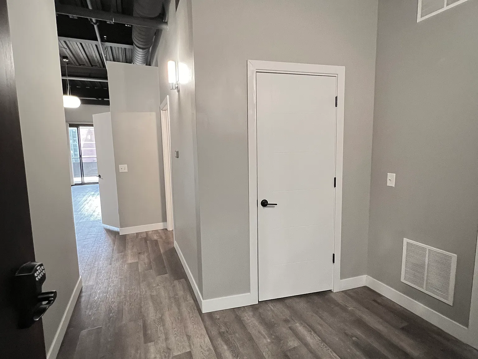 1 bed, 702 sqft, $1,775 — Photo 2