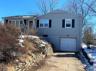 5607 N 68th St, Omaha, NE 68104