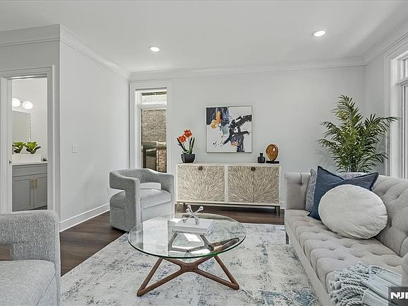 3rd image of 37 Winterburn Pl