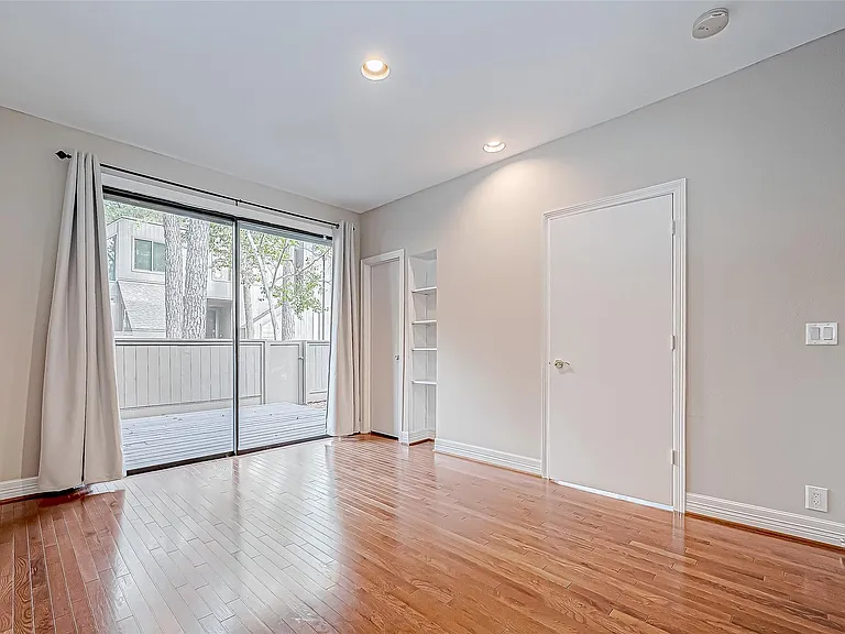316 Litchfield Ln — Photo 13