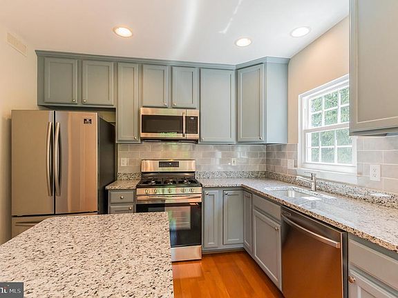 3rd image of 18601 Village Fountain Dr