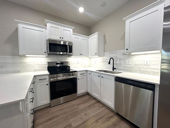 4th image of 426 Blue Springs St