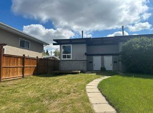 92A W Queen Isabella Close SE, Calgary, AB T2J3R1