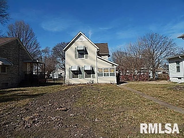 1518 W High St photo 1
