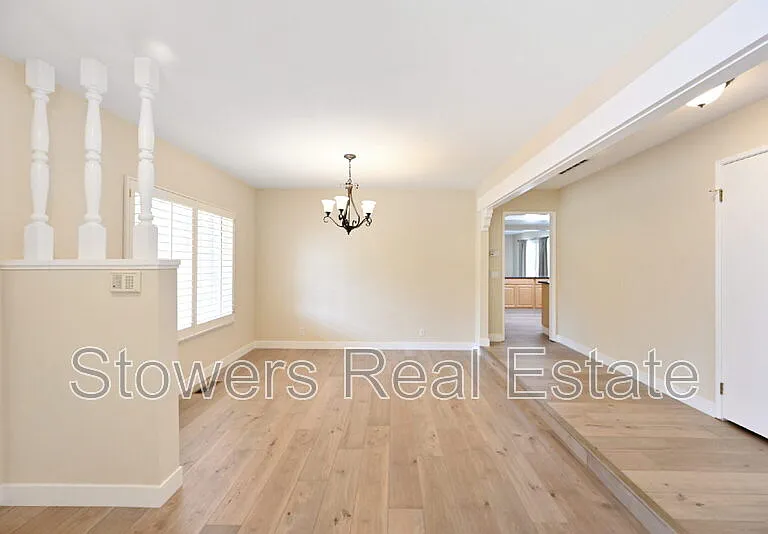1090 Livorna Rd — Photo 5