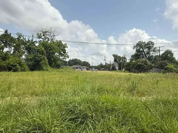 1302 W Cherry Ave, Orange, TX 77630