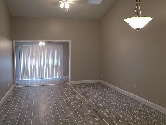 3rd image of 2311 Sun Valley Cir