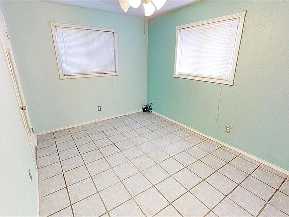 5th image of 1603 N Steven Dr