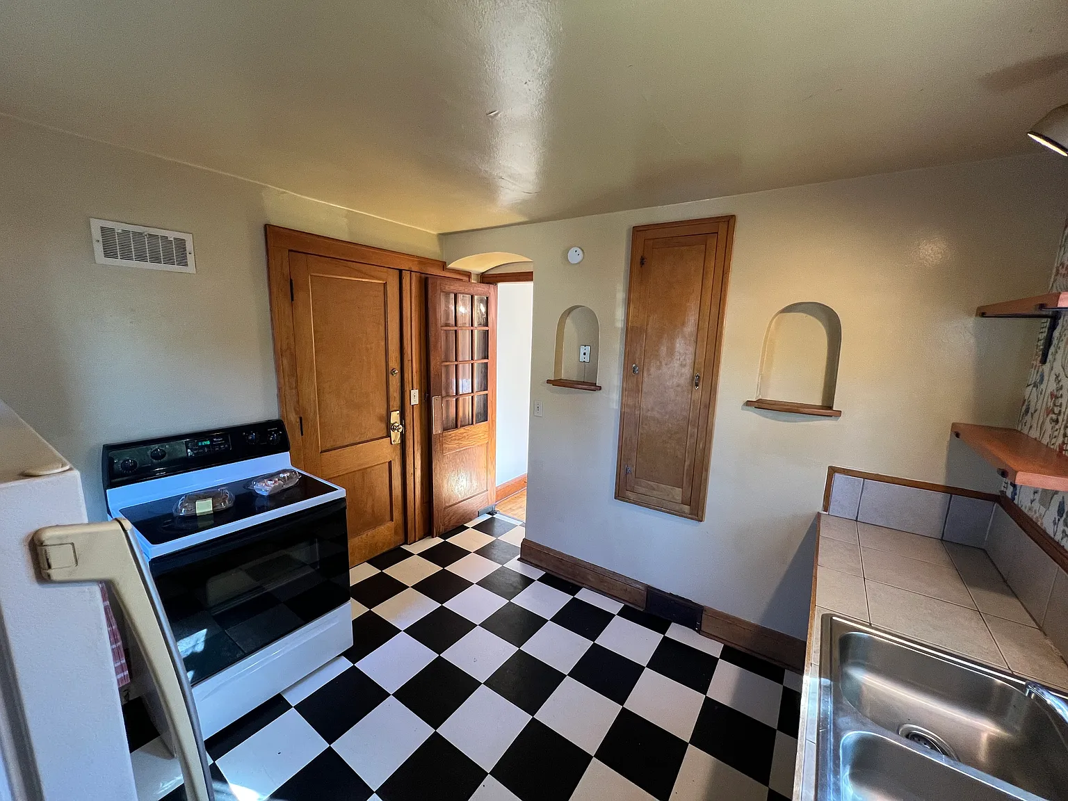 2 bed, 850 sqft, $1,388 — Photo 3