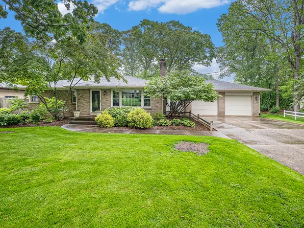 2446 Bristolwood Dr NW, Grand Rapids, MI 49544