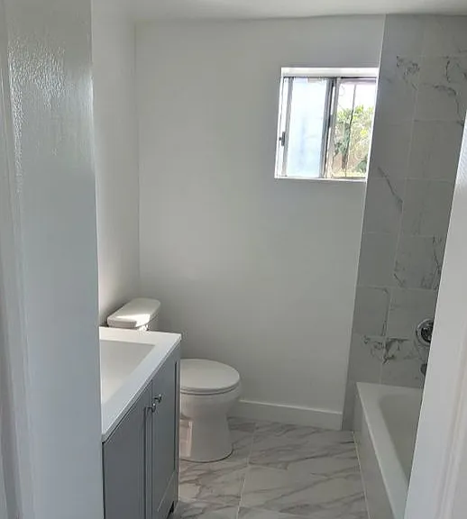 352 E 52nd St — Photo 9