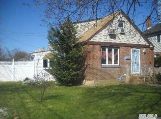 131 Roxbury Rd, Franklin Square, NY 11010