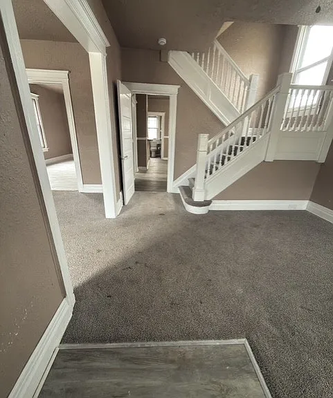 553 Owen St — Photo 4