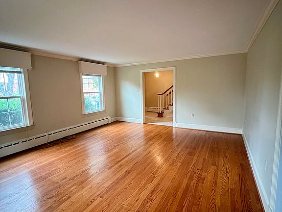 3rd image of 1414 Parcell St