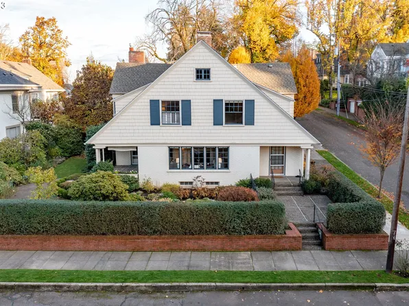 2056 SW Montgomery Dr, Portland, OR 97201