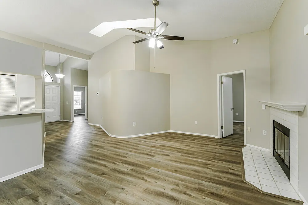 3 bed, 2.0 bath, 1541 sqft, $2,050 — Photo 4
