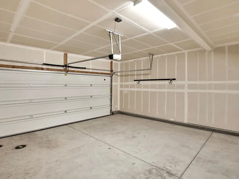 11030 International Dr — Photo 33