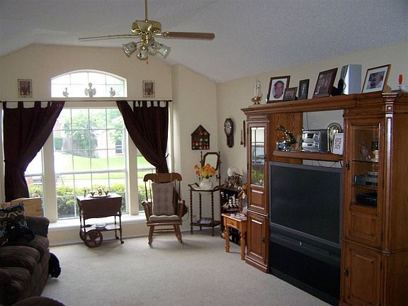 3rd image of 2318 Brisbane Dr