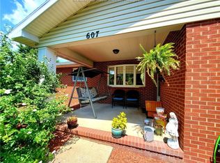 607 Crooks Ave, Ravenswood, WV 26164