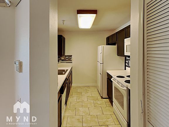 3rd image of 3960 Southpointe Dr APT 517