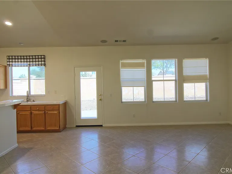 28422 Belleterre Ave — Photo 7